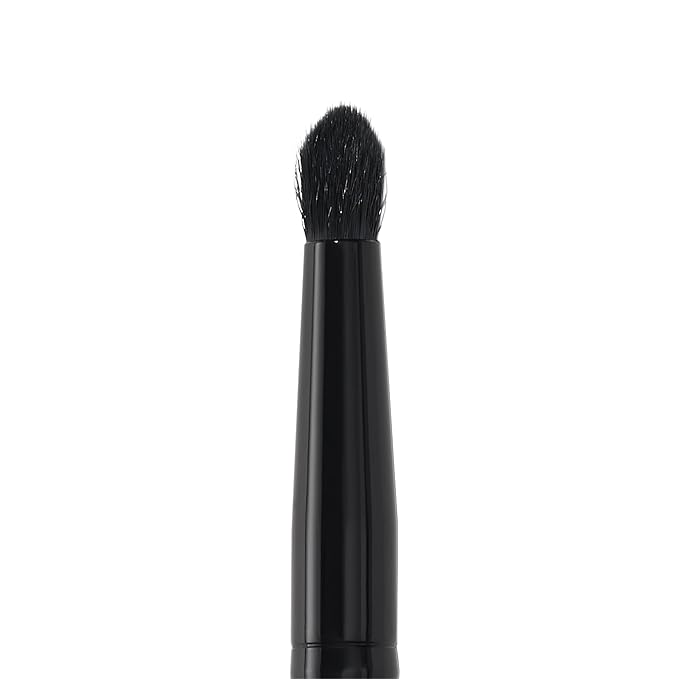 e.l.f. Smudge 'N Smoke Eyeliner Brush, Multi-Use Eyeshadow & Eyeliner Brush For Creating A Perfect Smoky Eye, Vegan & Cruelty-Free