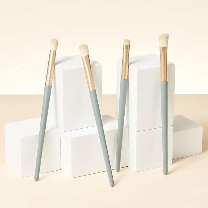 Eyeshadow Makeup Brushes Set with Case 4 PCS Soft Synthetic Hairs Eye Makeup Brushes for Blending Eyebrow Eyeliner Eyeshadow （Lightblue）