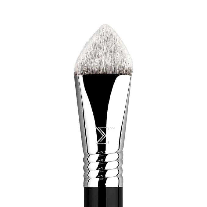 Sigma Beauty 4DHD Kabuki Brush – Pyramid-Shaped Kabuki Makeup Brush for Blending Concealer and Powder on Spots, Scars, Crevices and Under Eye - Offers Precise Application & Detailed Coverage
