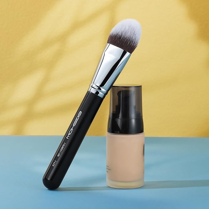 EIGSHOW Flat Foundation Brush, Large Face Makeup Brush with Soft Dense Synthetic Bristles for Blending Liquid Cream Powder (F628)