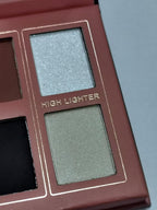 Eye Makeup Eyeshadow Palette with eye shadow primers