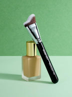 EIGSHOW Foundation Brush with Wave Shaped Head for Liquid, Cream, Powder Blending Cheekbones Jawline, Large Premium Dense Synthetic Bristles (F659)