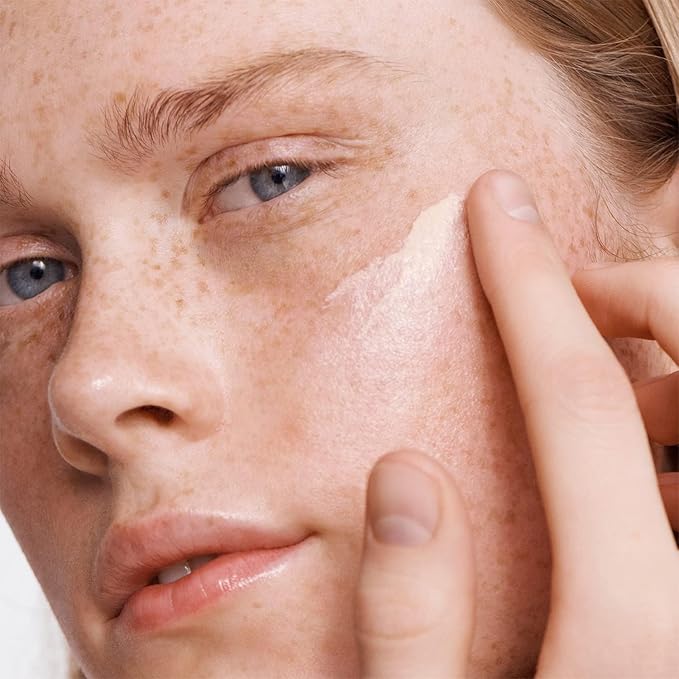 Versed Guards Up Daily Face Sunscreen - Zinc Oxide Mineral for All Skin Types - Lightweight, Skin-Like Non-Nano Sunscreen - Vegan + Pregnancy Safe (1.7 oz)