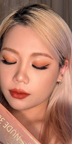 Eye Makeup Eyeshadow Palette with eye shadow primers