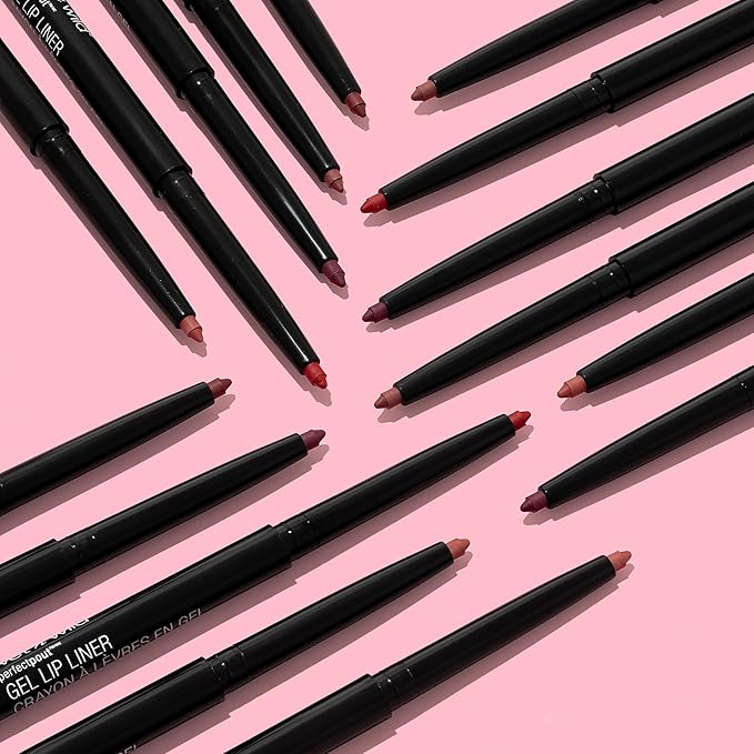 wet n wild Perfect Pout Matte Retractable Gel Lip Liner Pencil, Rich Creamy Long Lasting Color, Well-Defined and Flawless Application, Vegan & Cruelty-Free - Red The Scene